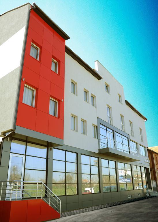 Garni Hotel Crystal Ice Ni Exteriör bild