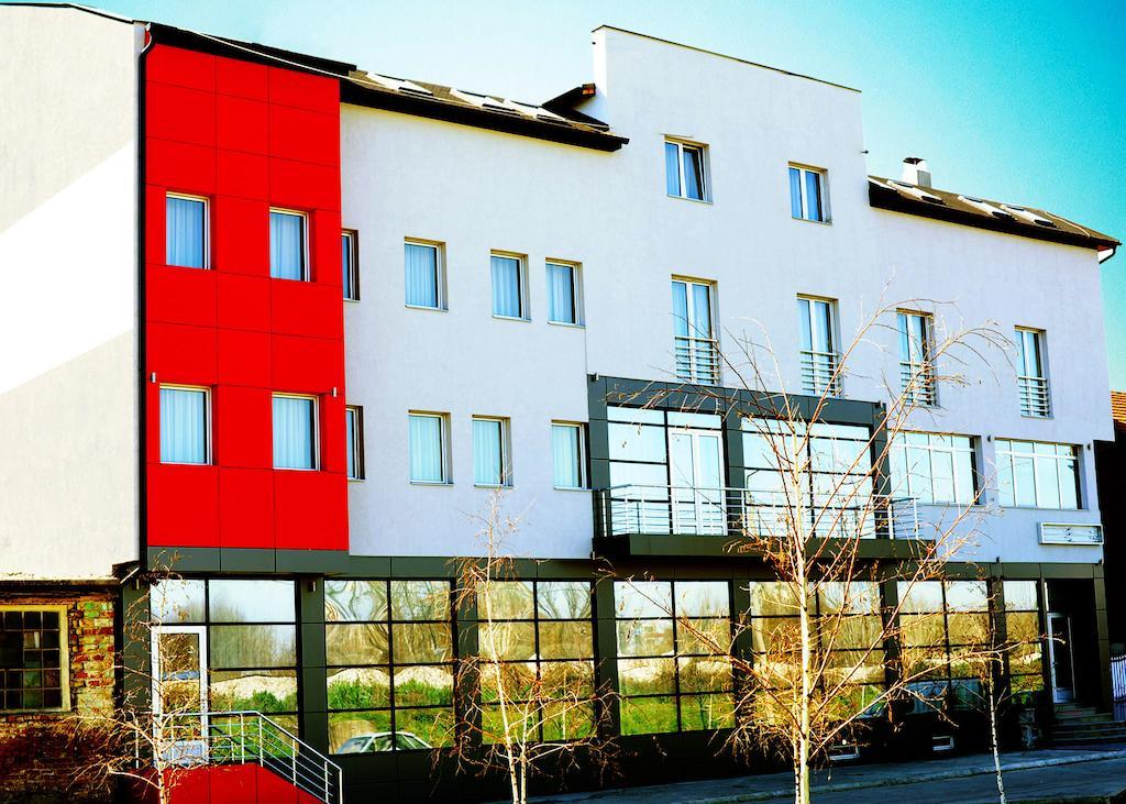 Garni Hotel Crystal Ice Ni Exteriör bild