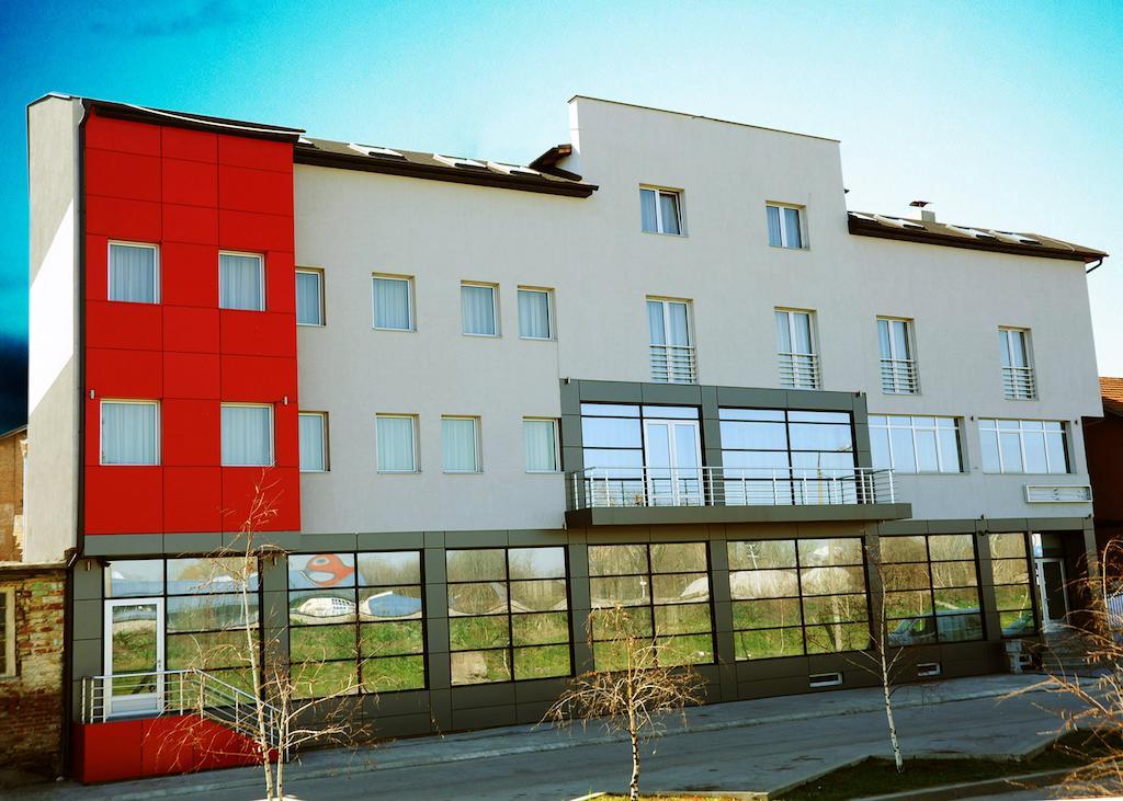 Garni Hotel Crystal Ice Ni Exteriör bild