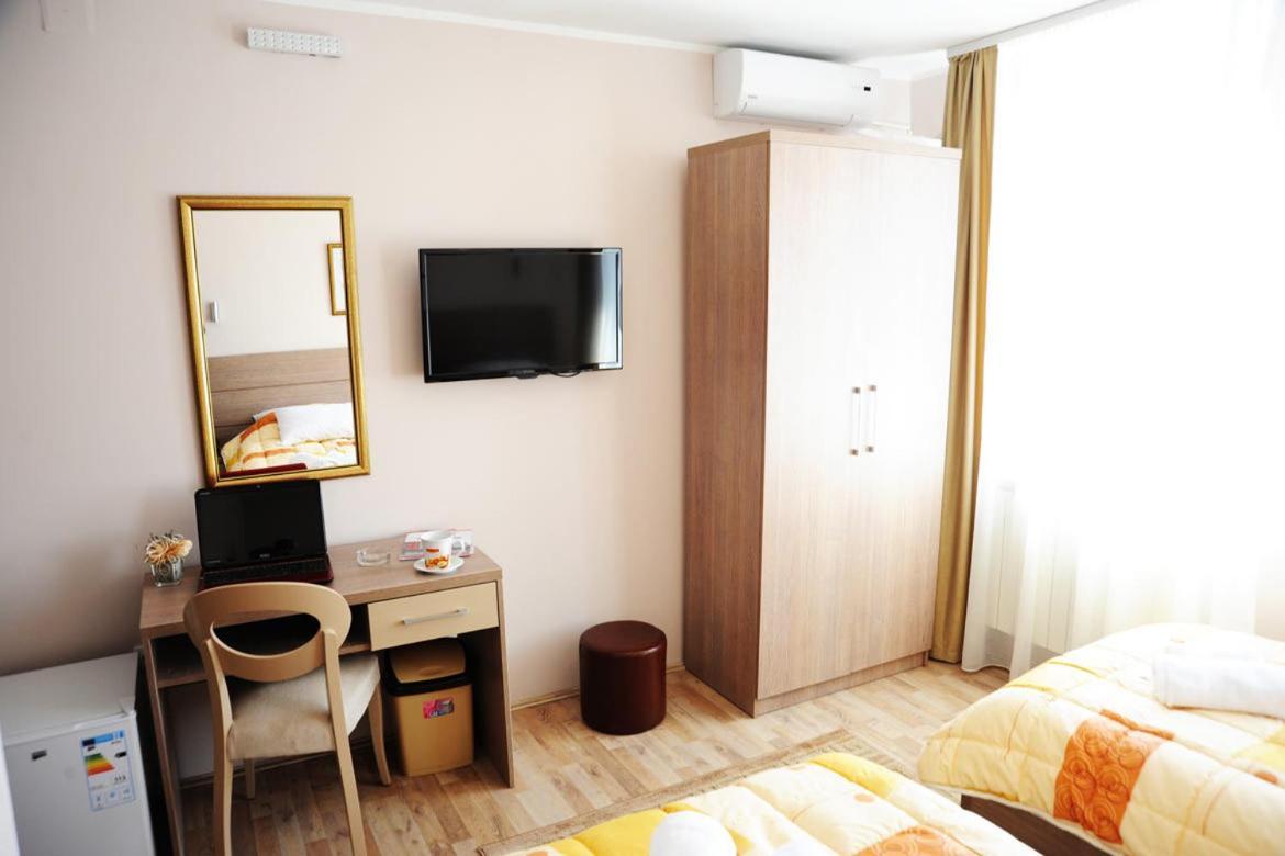 Garni Hotel Crystal Ice Ni Rum bild